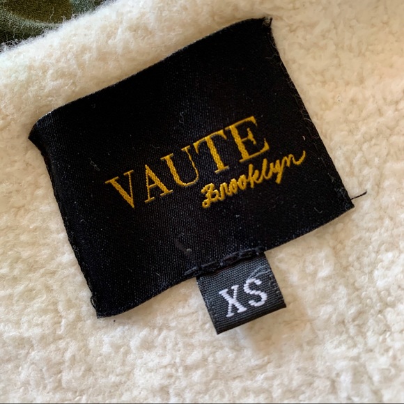 Vaute Couture Vegan Wax Coat - Picture 4 of 9